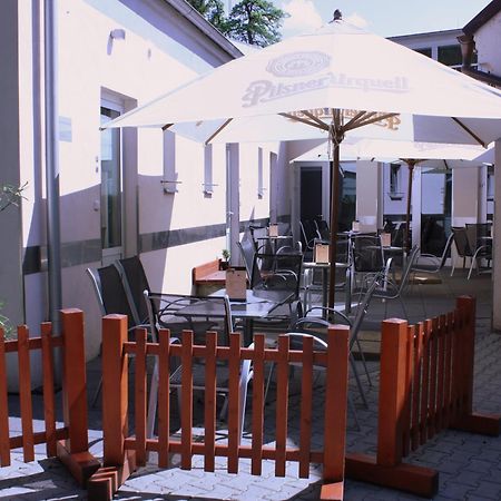 Penzion A Caferestaurant U Lavky Хрудім Екстер'єр фото